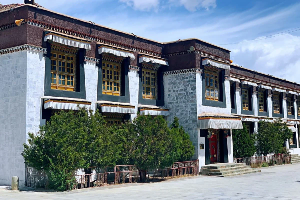 Introduction to Tashilhunpo Monastery Introduction to Tashilhunpo Monastery